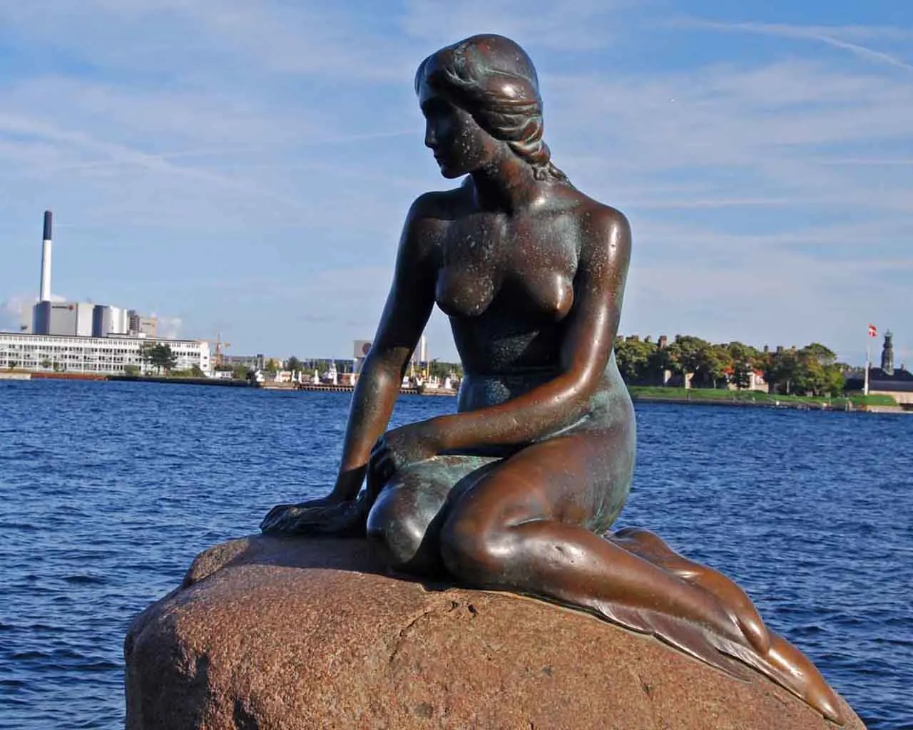 Où se trouve la statue de la petite siréne ?
